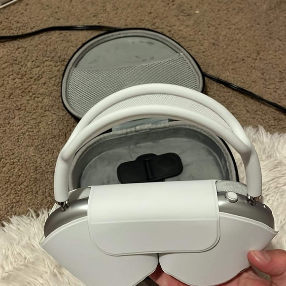 AirPod Max - Picture 3 of 5